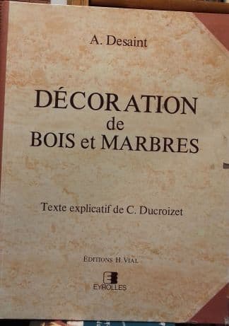 Décoration de bois et marbres.