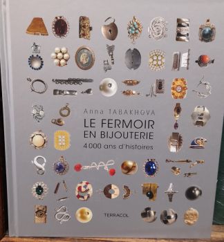 Le fermoir en bijouterie. 4000 ans d'histoires.